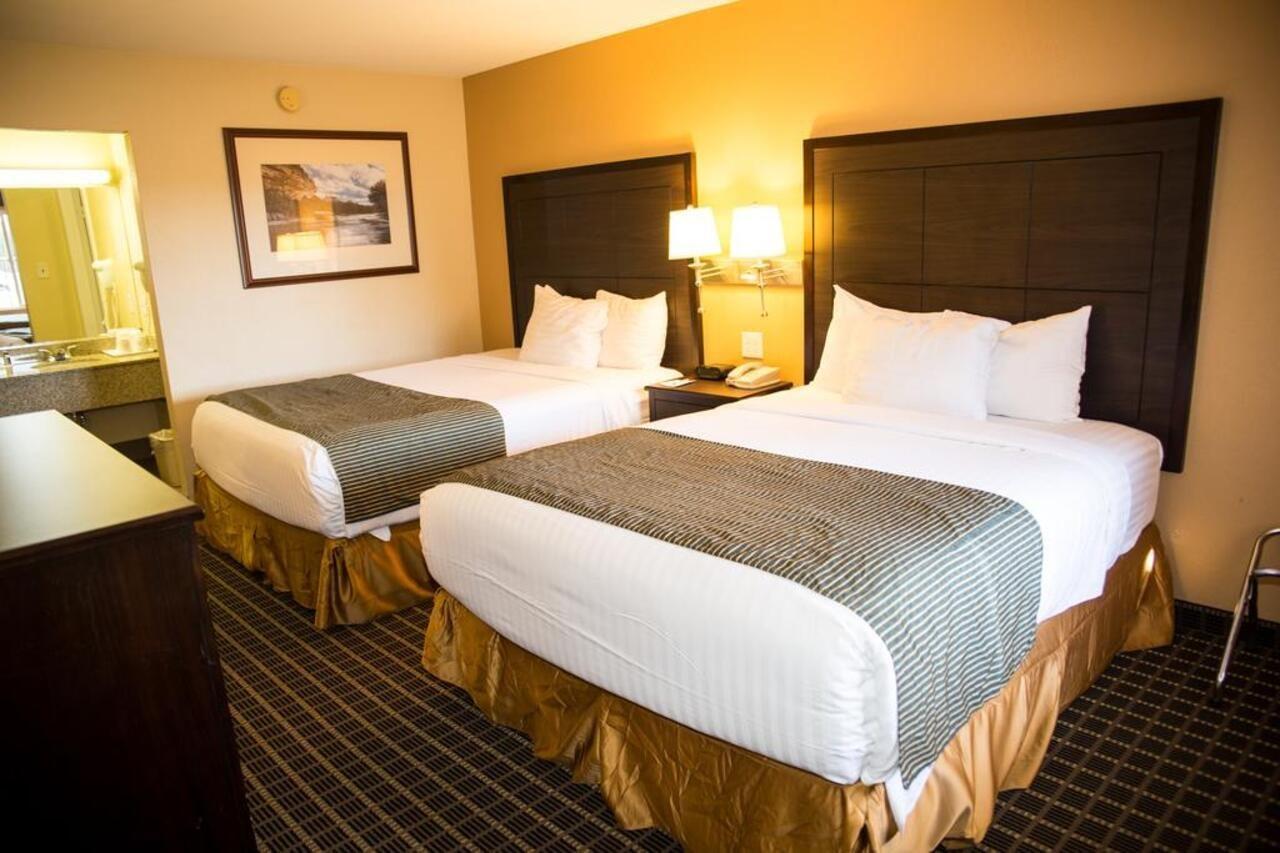 Готель Ramada By Wyndham Flagstaff East Екстер'єр фото