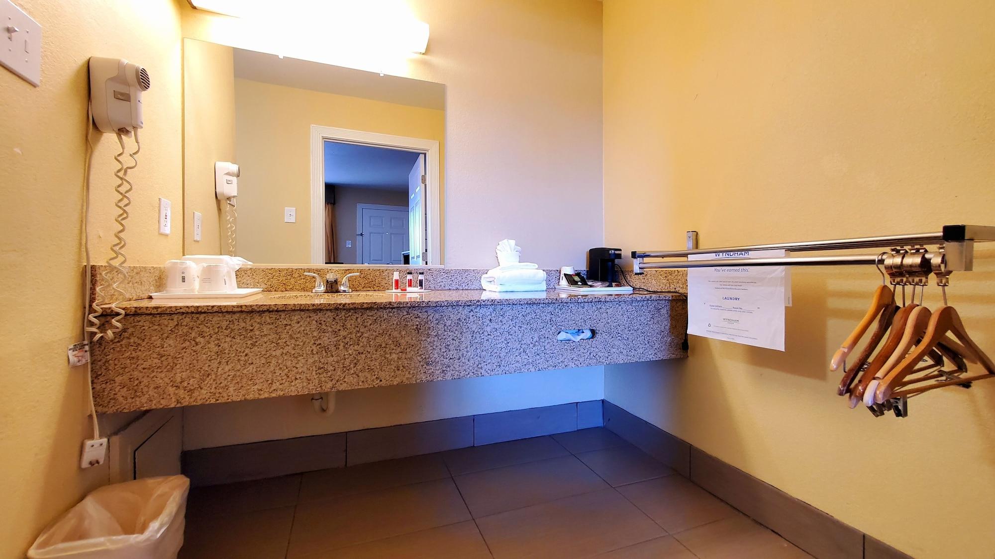 Готель Ramada By Wyndham Flagstaff East Екстер'єр фото