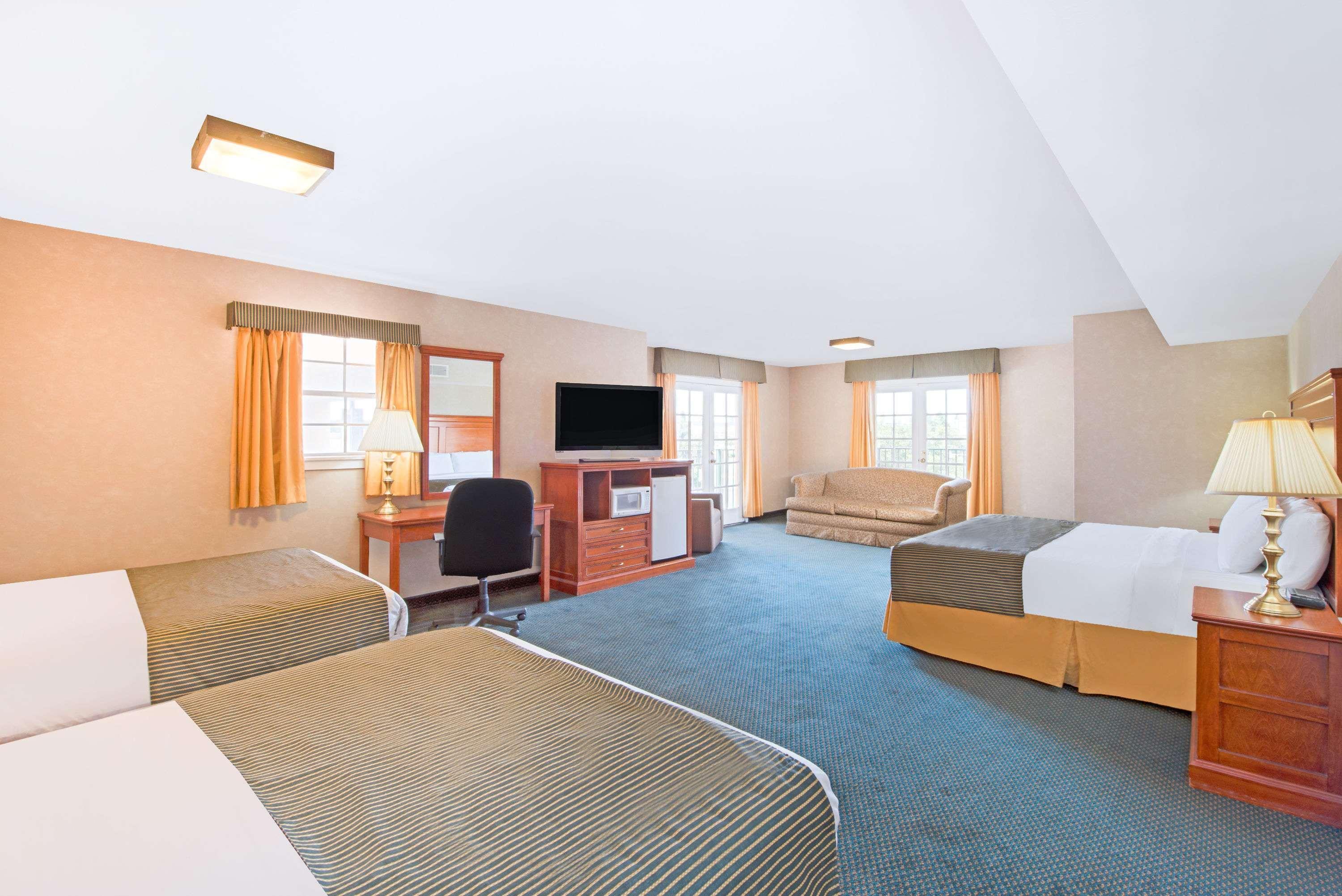 Готель Ramada By Wyndham Flagstaff East Екстер'єр фото