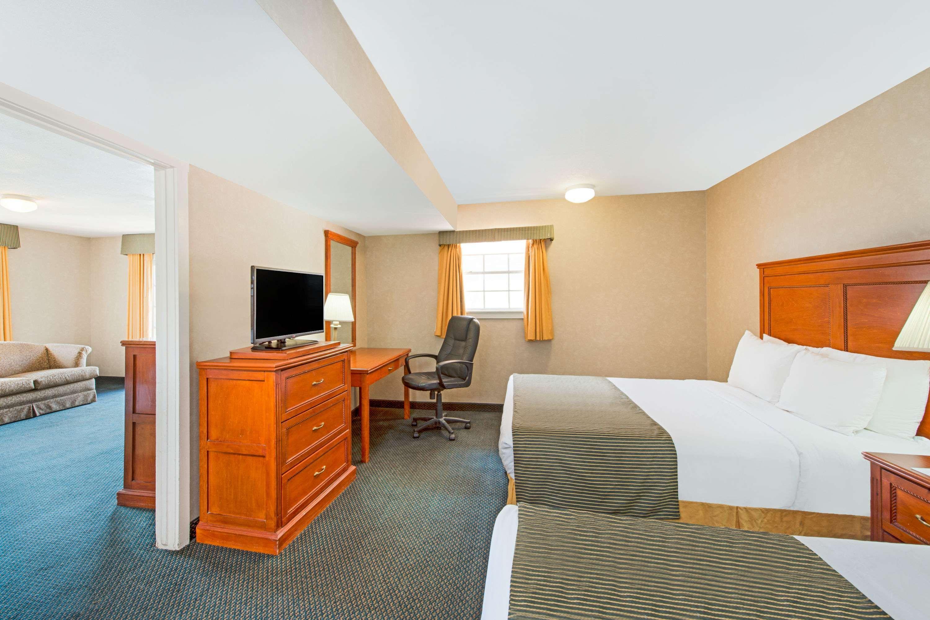 Готель Ramada By Wyndham Flagstaff East Екстер'єр фото