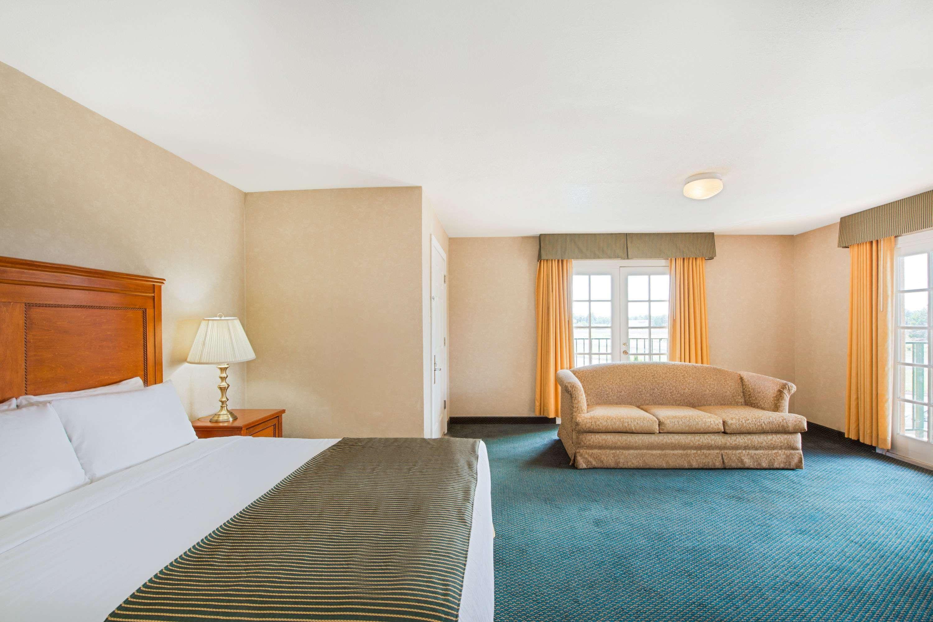 Готель Ramada By Wyndham Flagstaff East Екстер'єр фото
