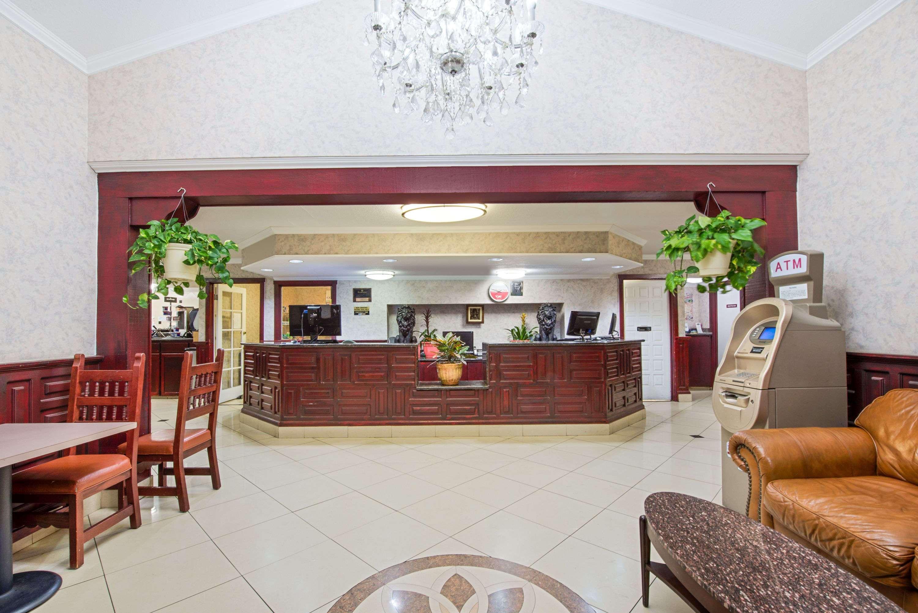 Готель Ramada By Wyndham Flagstaff East Екстер'єр фото