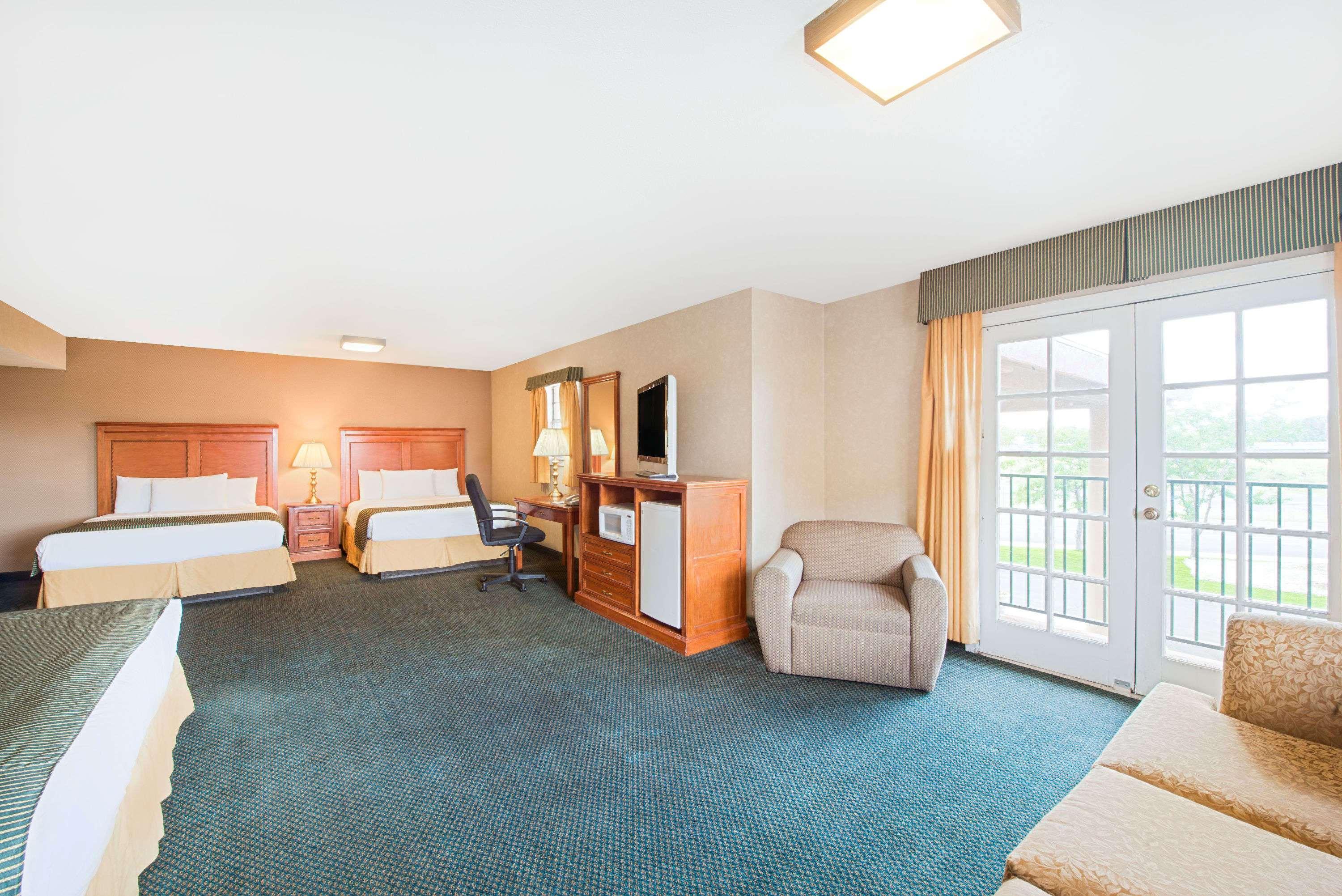 Готель Ramada By Wyndham Flagstaff East Екстер'єр фото