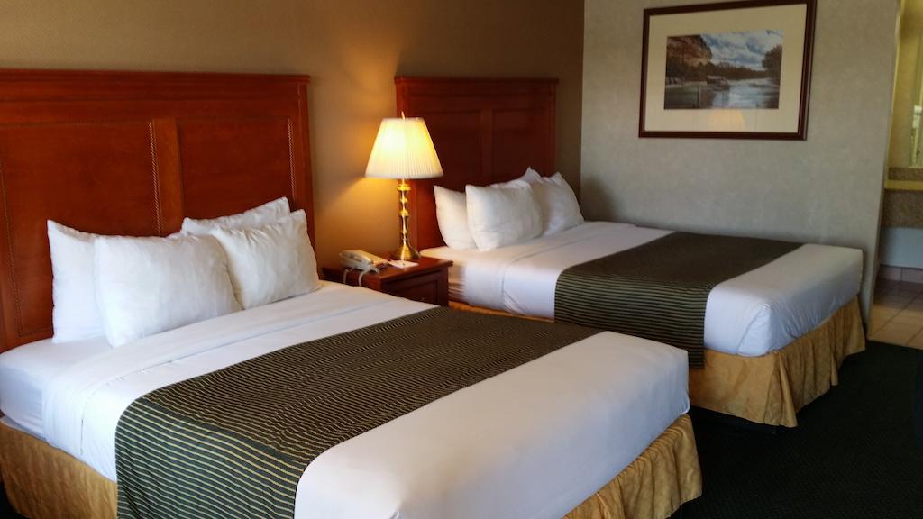 Готель Ramada By Wyndham Flagstaff East Екстер'єр фото