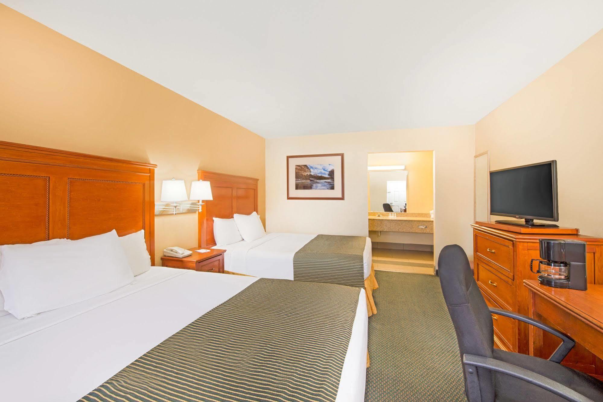 Готель Ramada By Wyndham Flagstaff East Екстер'єр фото