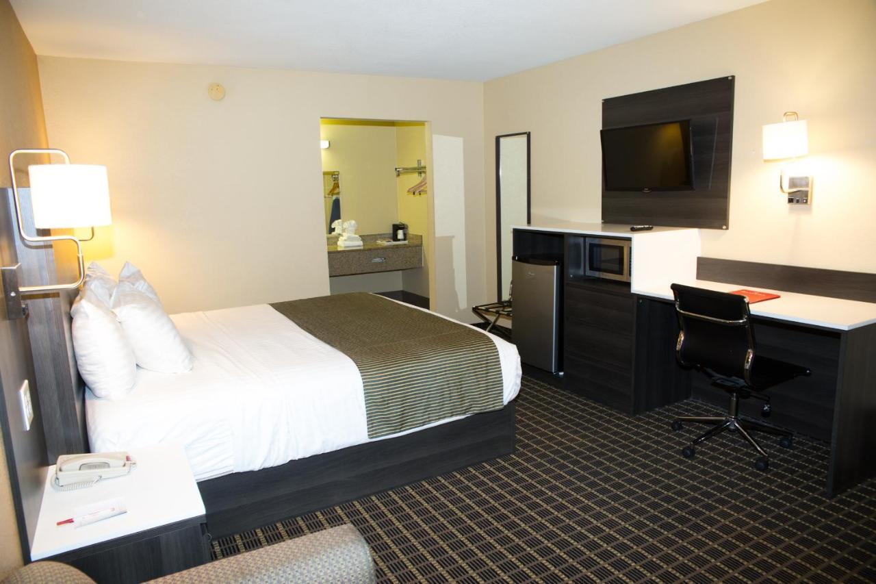 Готель Ramada By Wyndham Flagstaff East Екстер'єр фото