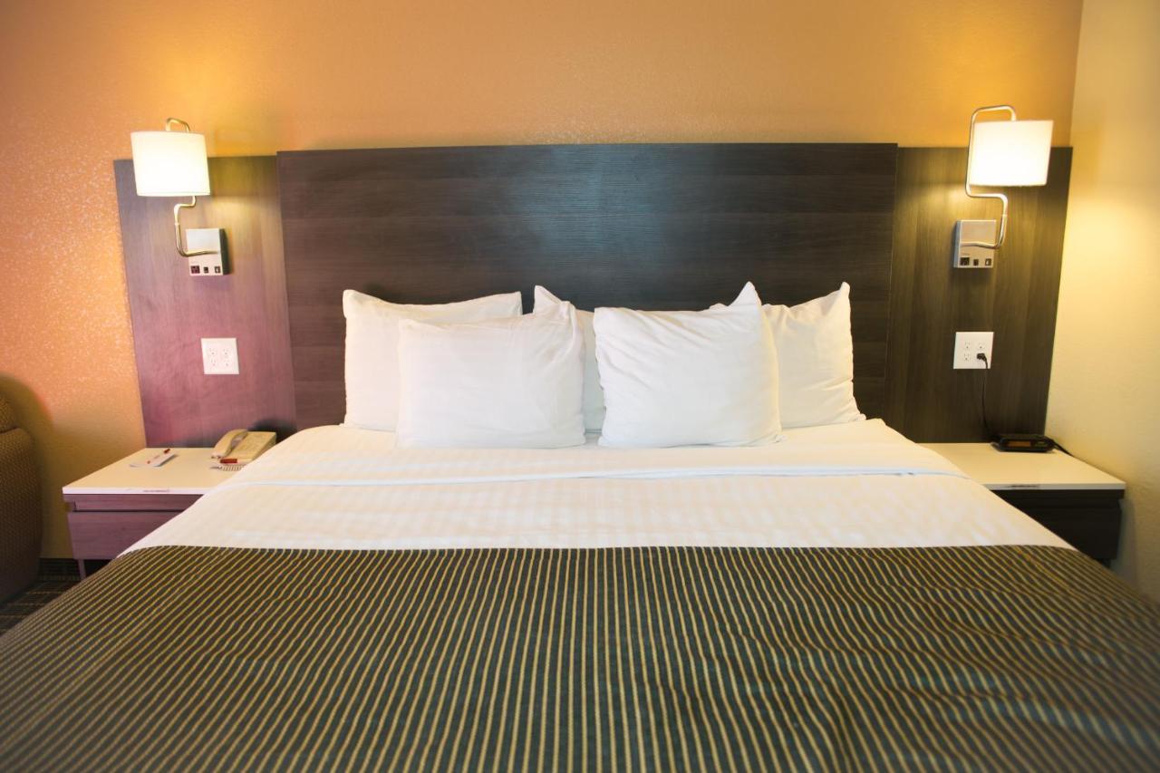 Готель Ramada By Wyndham Flagstaff East Екстер'єр фото