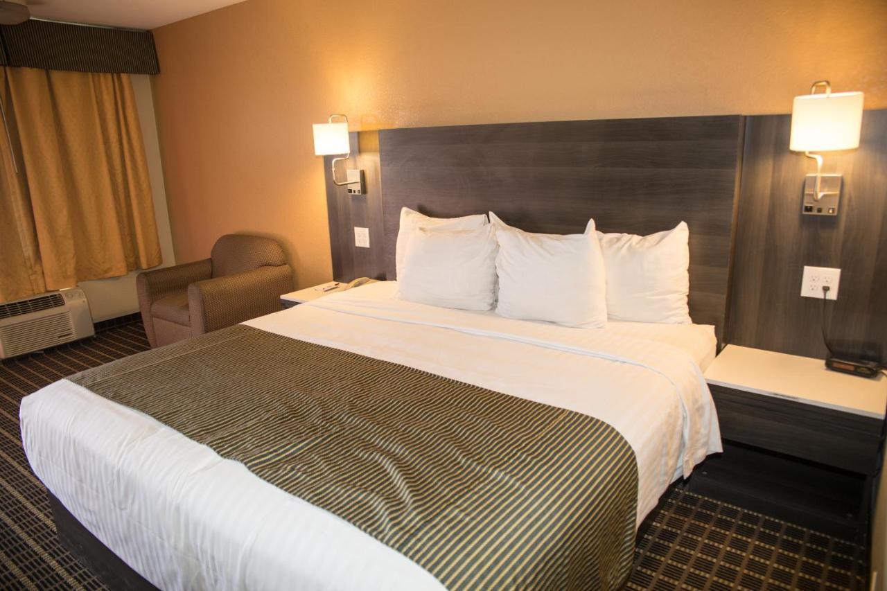 Готель Ramada By Wyndham Flagstaff East Екстер'єр фото