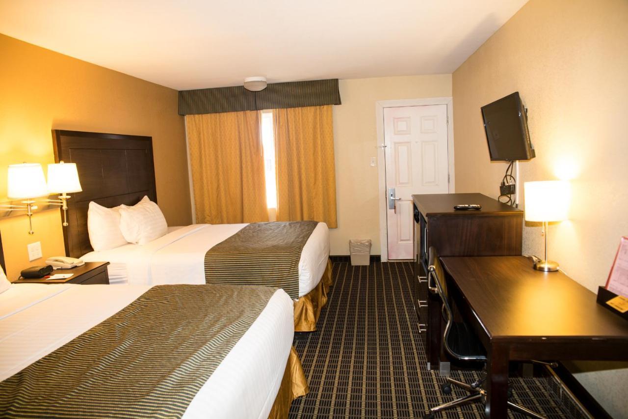 Готель Ramada By Wyndham Flagstaff East Екстер'єр фото
